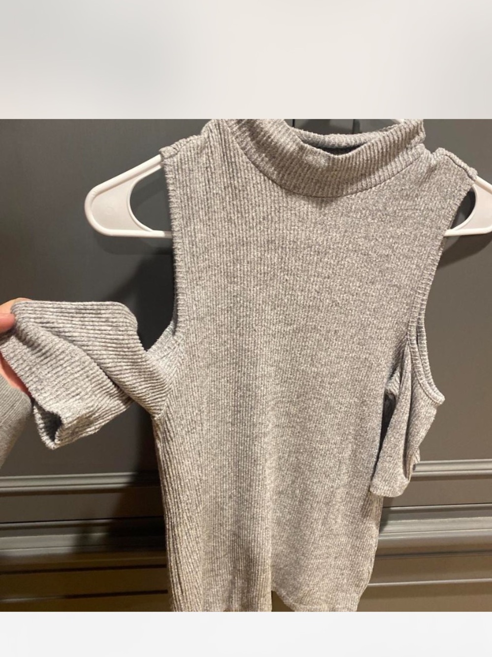 GAP Heather Gray Ribbed Cold-Shoulder Short Sleeve Top